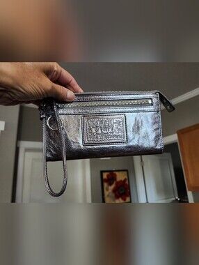 Vtg Coach Poppy Metallic Pewter Leather Wristlet/wallet. Mint Condition!